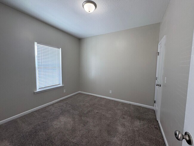 Building Photo - 328 Brightleaf Cir