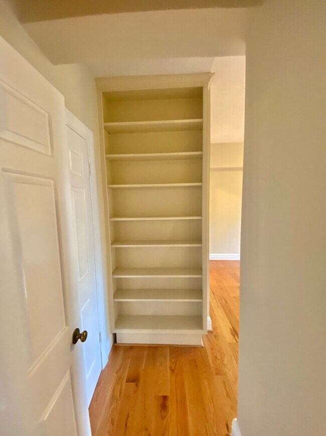 Building Photo - Have Breakfast at Tiffany's! Dupont's Gleaming Light Filled 2 En-suites w/ W/D at the Tiffany!