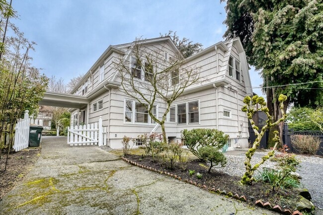 Building Photo - Capitol Hill Home