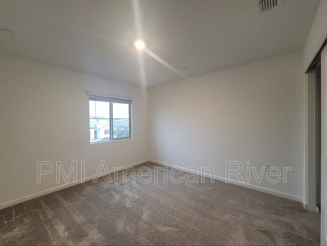 Building Photo - 4033 Haflinger Way