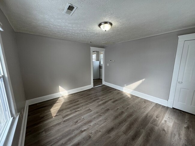 Building Photo - 3026 Monroe Ave