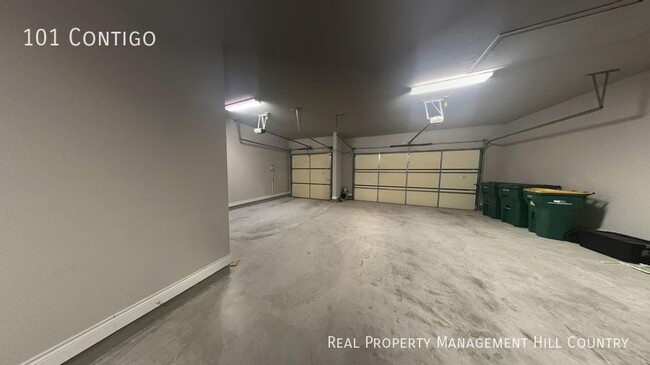Building Photo - 101 Contigo-