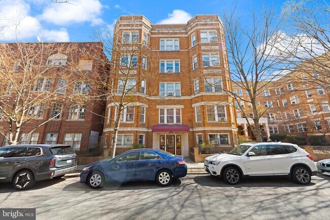 Building Photo - 1820 Clydesdale Pl NW