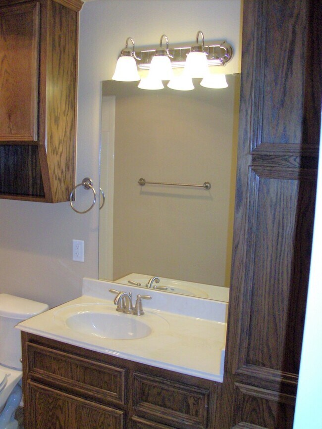 Building Photo - 3/2 Duplex off Bunny Trail Killeen - Text 201-231-7228 for more details