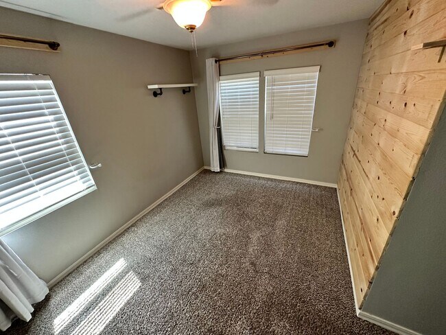 Building Photo - Make this Fairmount Showstopper Home!