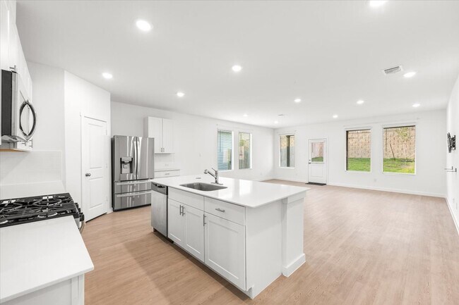 Building Photo - Spacious 4-Bed Home with Modern Upgrades, Fenced Yard & Community Pool in San Antonio