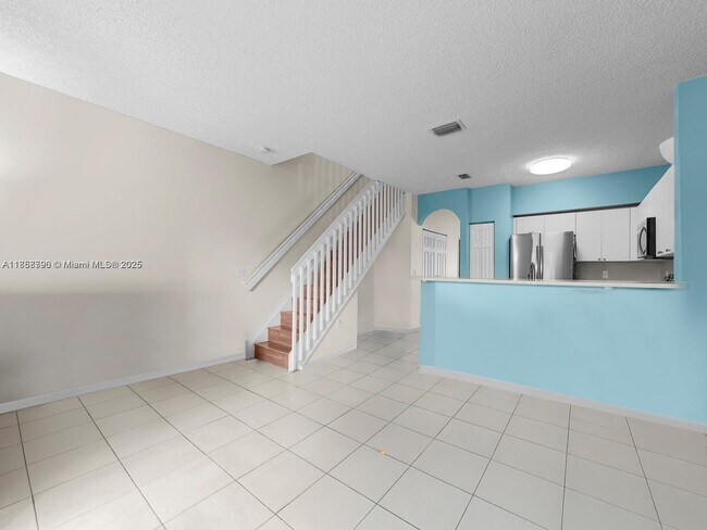 Building Photo - 2308 SE 24th Ave