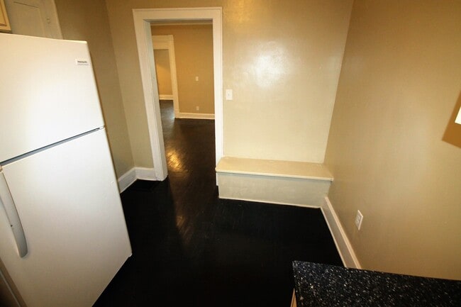 Building Photo - 27 E Duncan St