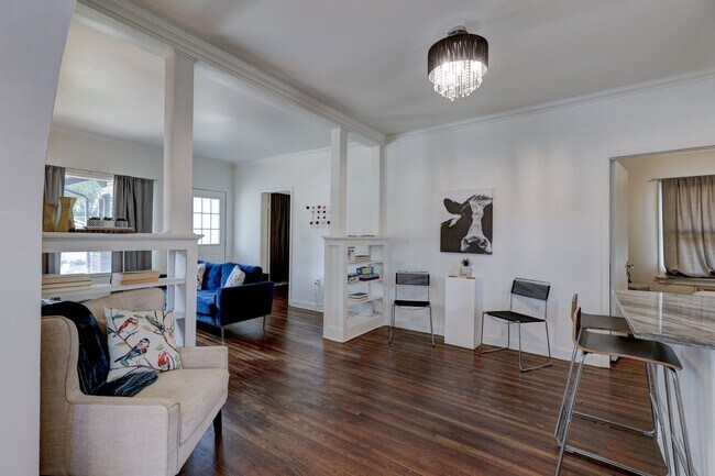 Building Photo - Fully Furnished in Owen Park!