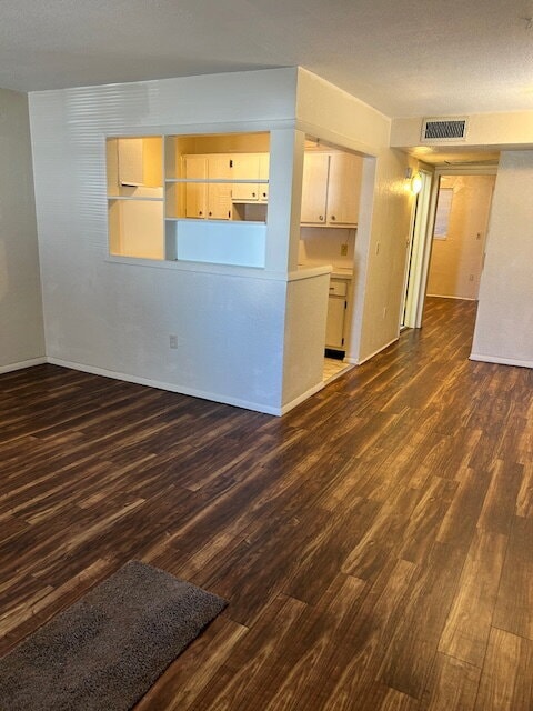 Building Photo - 1/2  Duplex - Large two bedroom with W/D hook up, Seminole FL