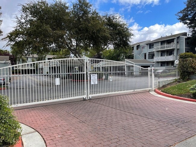 Primary Photo - 2 bedrooms 2bath Condo in Fremont gated co...