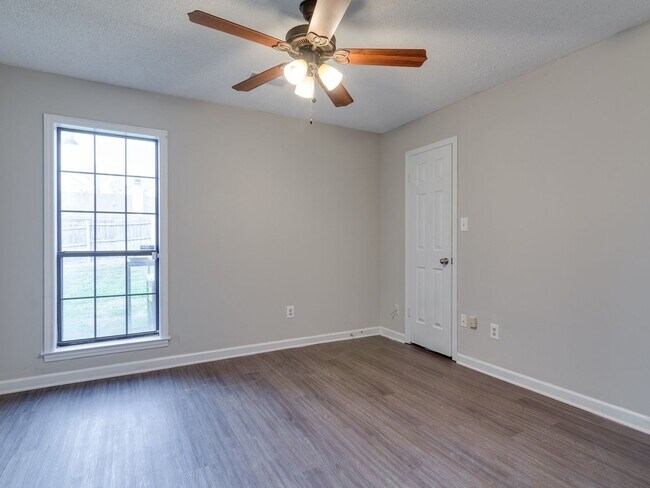 Building Photo - Spacious 3 bedroom/2 bath home available for rent!