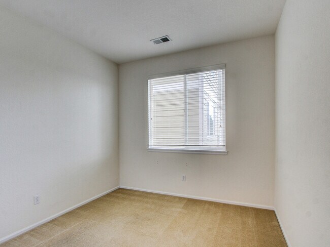 Building Photo - 2 Bed + Study Ranch Single Family Home in Murphy Creek