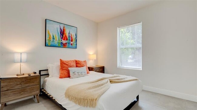 Building Photo - 627 47th St