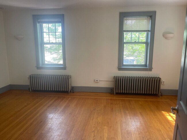 Building Photo - 102 Edgewood Ave