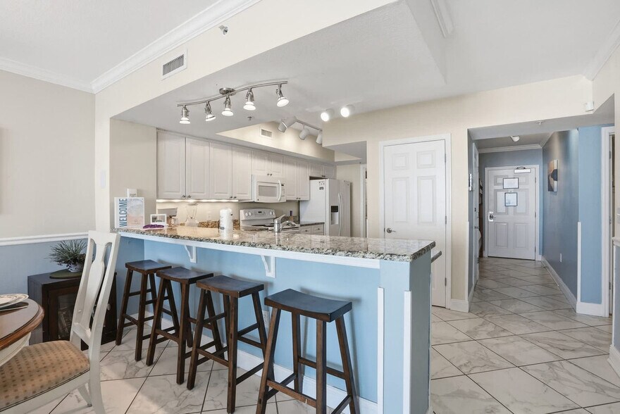 Building Photo - 14825C2 Front Beach Rd