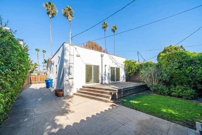 Building Photo - Warm & Inviting Venice Beach Rental Home!