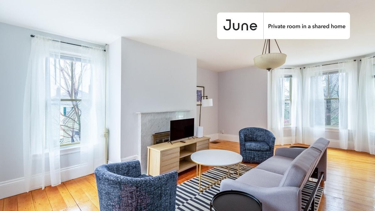 Building Photo - Room in Shared 5 bed/2.5 bath home in Newton Corner