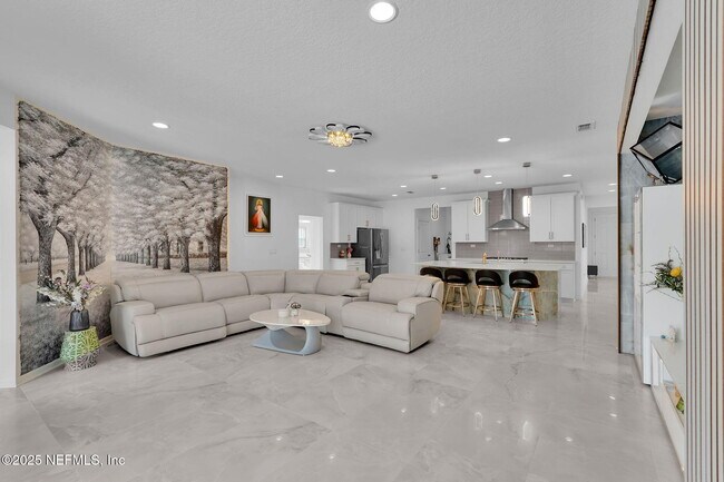 Building Photo - 147 Holly Forest Dr