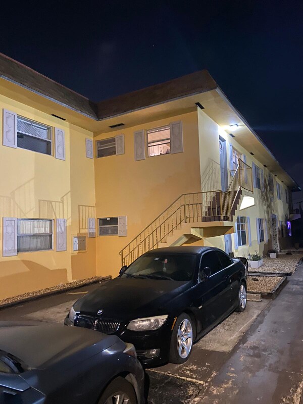 Building Photo - 1020 N 18th Ct