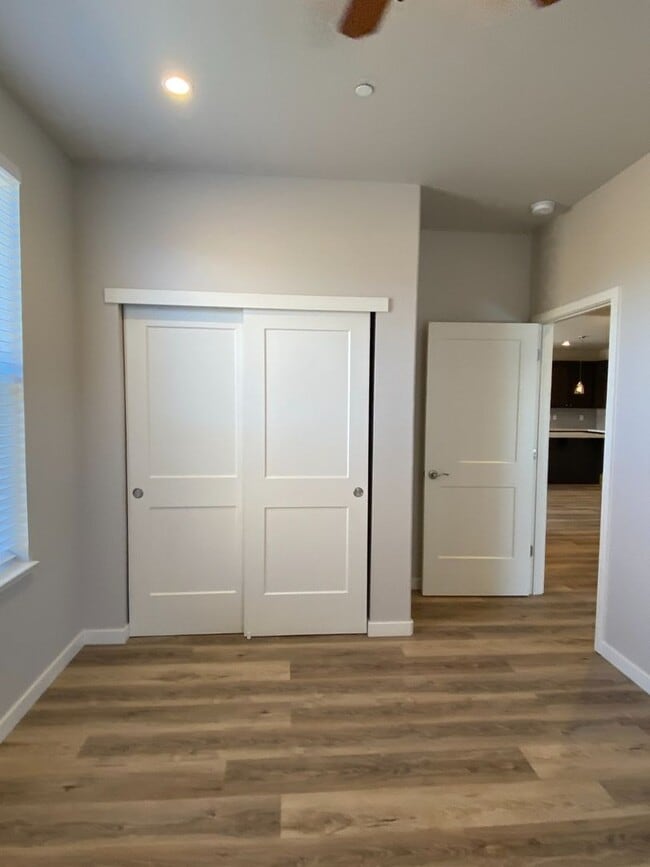 Building Photo - 246 Silver Bend Way