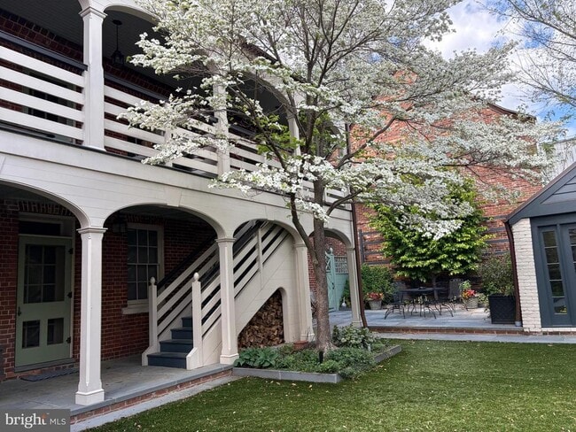 Building Photo - 413 Prince St