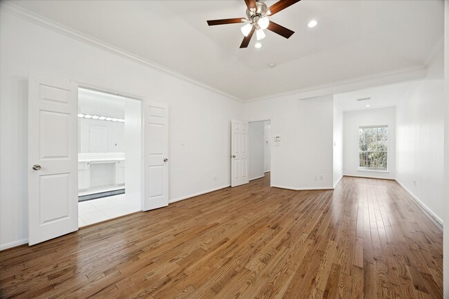 Building Photo - Beautiful Home Near University of St. Thomas