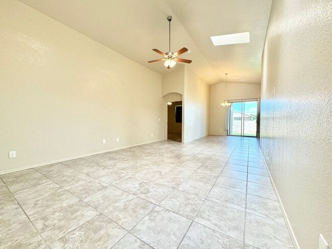 Building Photo - 3BR/2BA/2CG, 1617 sq.ft. rental in Sierra ...