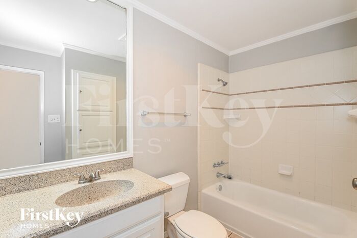 Building Photo - 6333 Fallbrook Dr