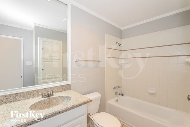 Building Photo - 6333 Fallbrook Dr