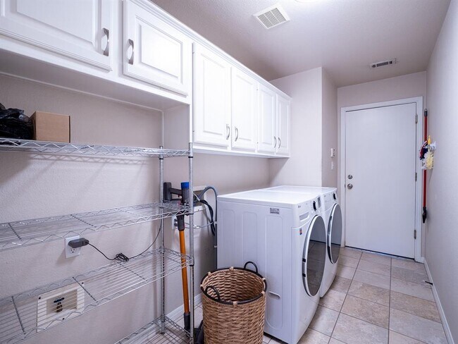 Building Photo - 17200 Poncho Springs Ln