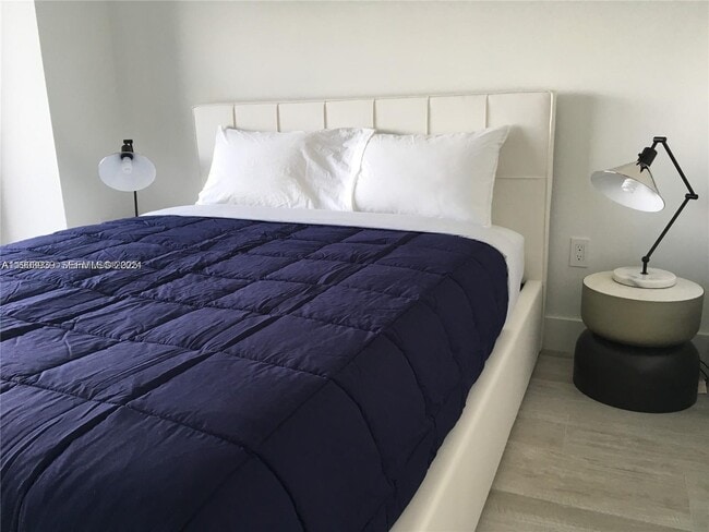 Building Photo - 121 NE 34th St