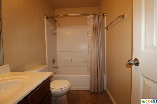 Building Photo - 304 W Gemini Ln