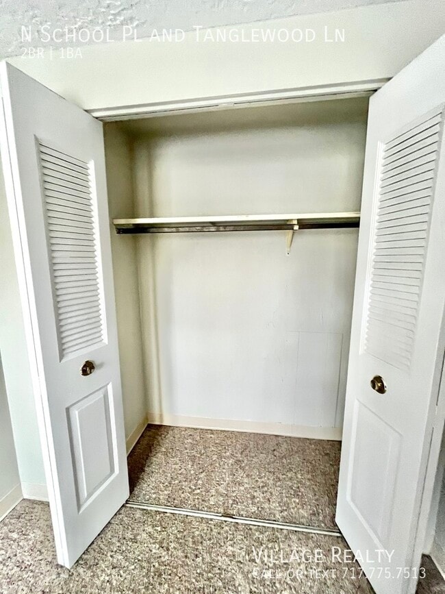 Building Photo - 305 N School Pl