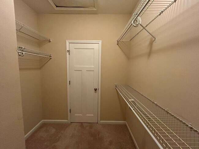 Building Photo - Waterfront Living at Its Finest in Norfolk, VA