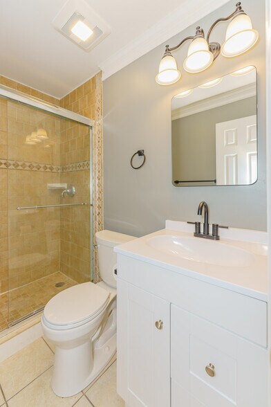Building Photo - 15 Spa Cir