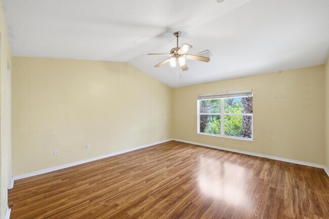 Building Photo - 1810 Seminole Palms Dr