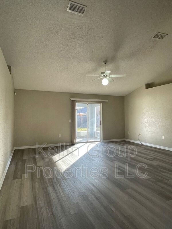 Building Photo - 1145 View Pointe Cir