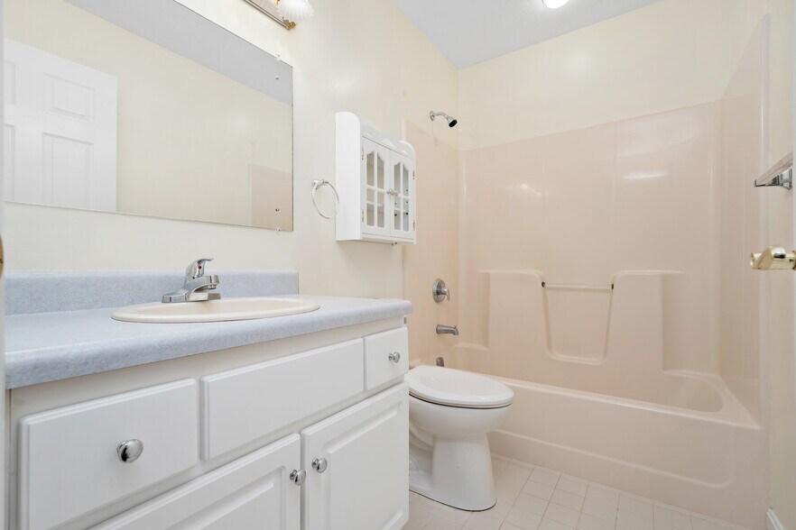 Bathroom - 1008 Middletown Rd