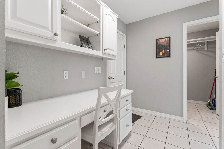 Building Photo - 403 Willington Ln