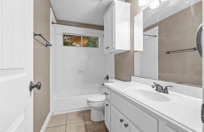 Building Photo - 931 Opal Chase Dr
