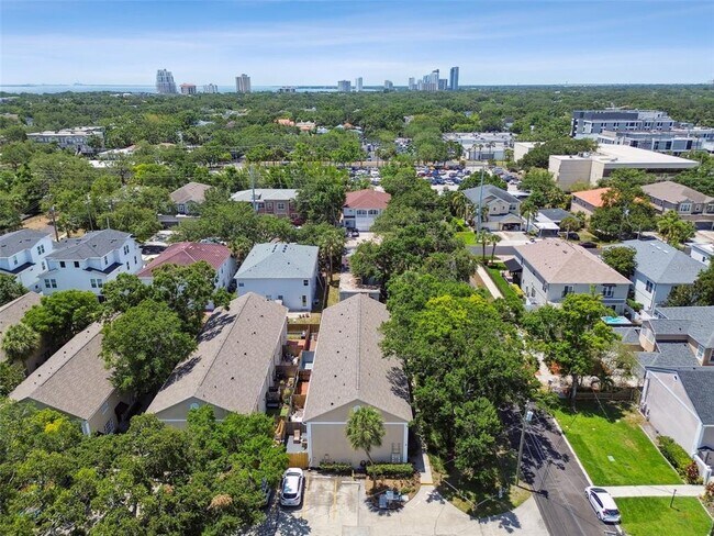 Building Photo - 408 S Arrawana Ave