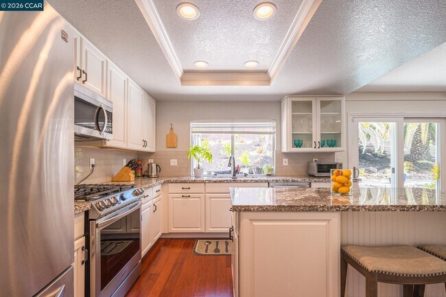 Building Photo - 1304 Saddlehill Ln