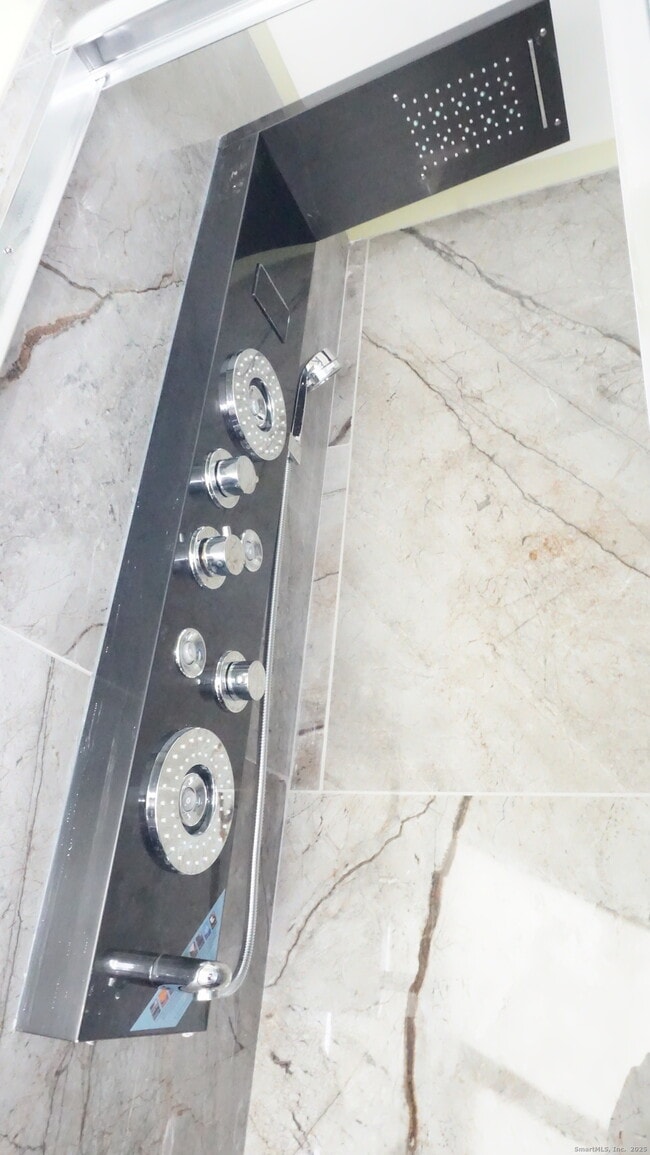 Building Photo - 1621 Stratford Ave