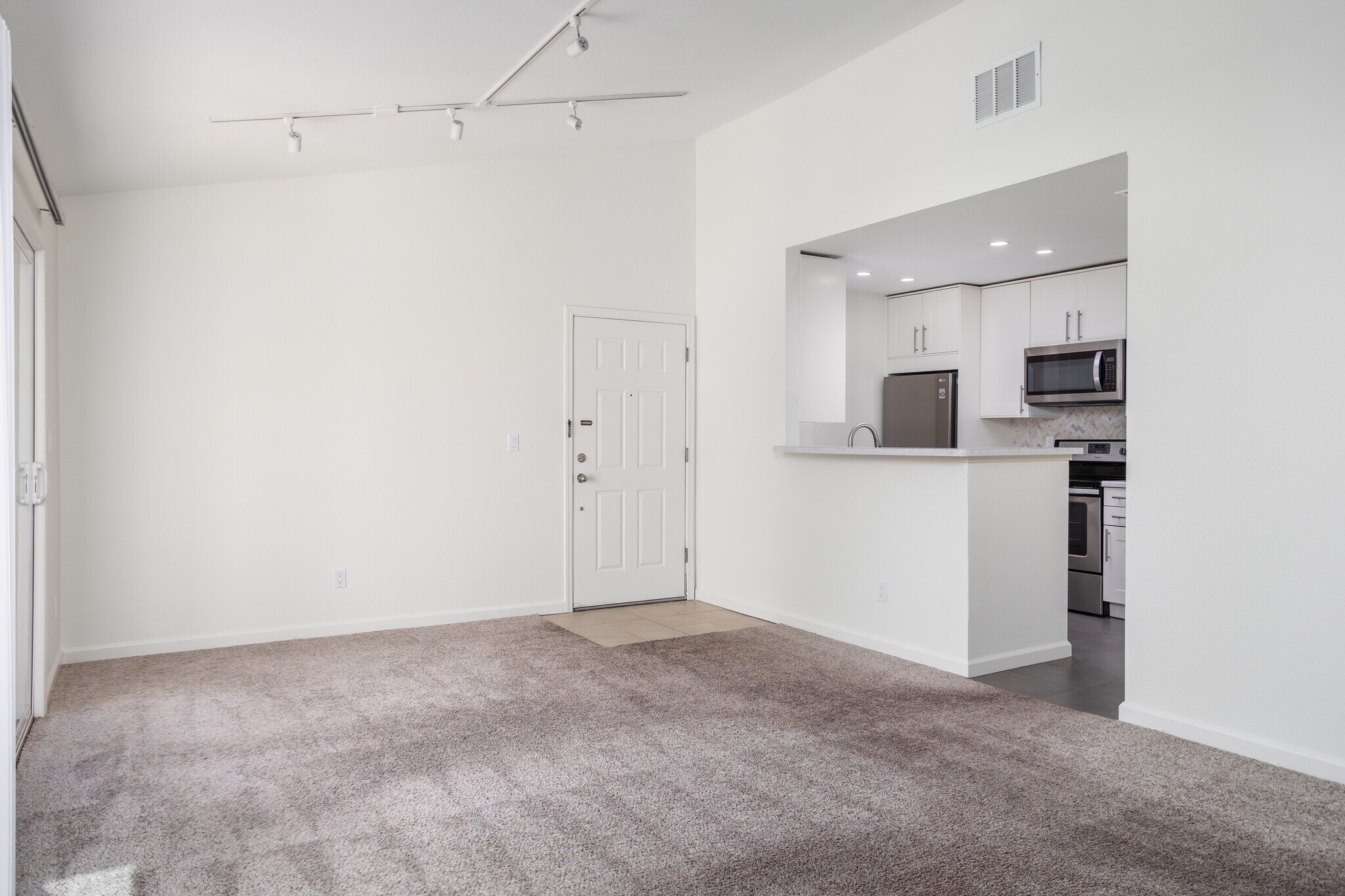 Spacious living room with high-ceilings, big windows and great light through-out the day - 140 Reflections Dr