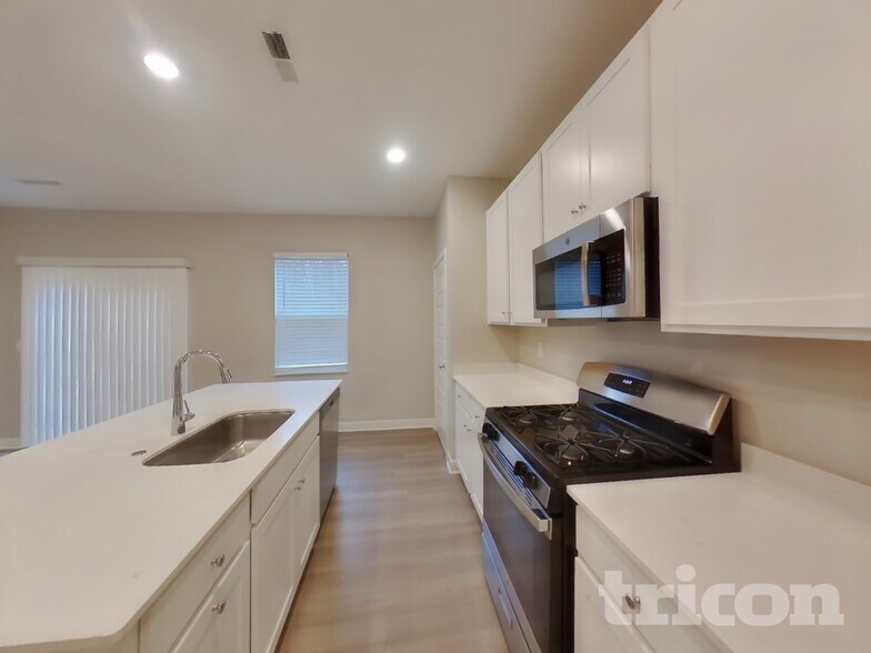 Building Photo - 4628 W Mineral Ln