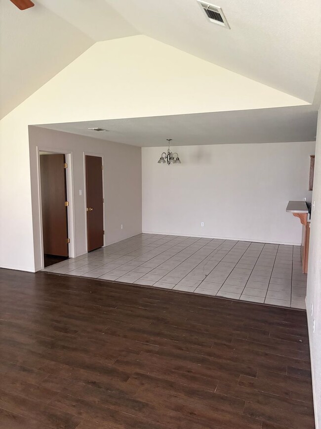 Building Photo - 1115 GRINNELL Cir