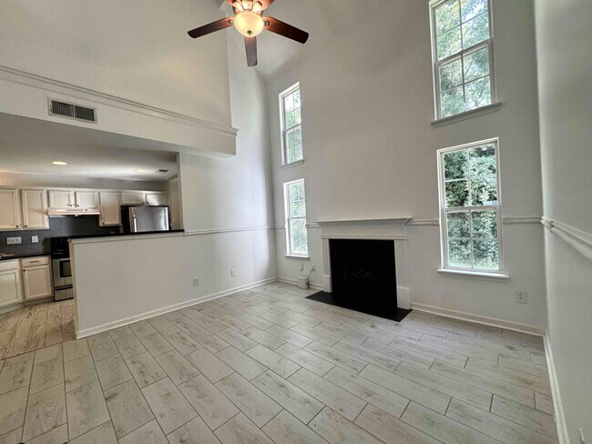 Building Photo - 8120 Christmas Ct