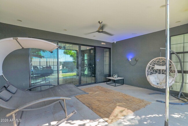 Building Photo - 8430 S 10th Ln