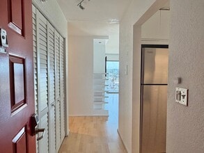 Building Photo - Lovely Fremont 2 Bedroom - Stellar Location! AVAILABLE 8/10/2026!